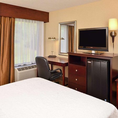 Hampton Inn Staunton Eksteriør bilde