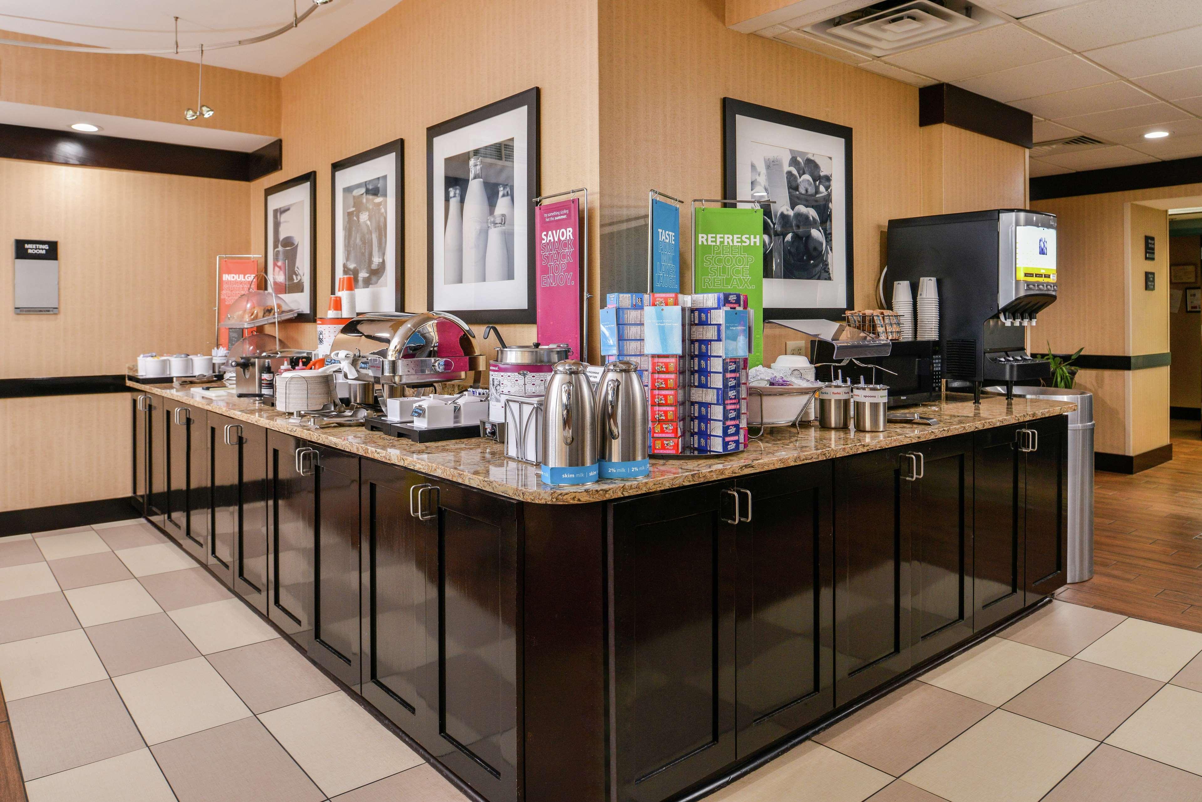 Hampton Inn Staunton Eksteriør bilde