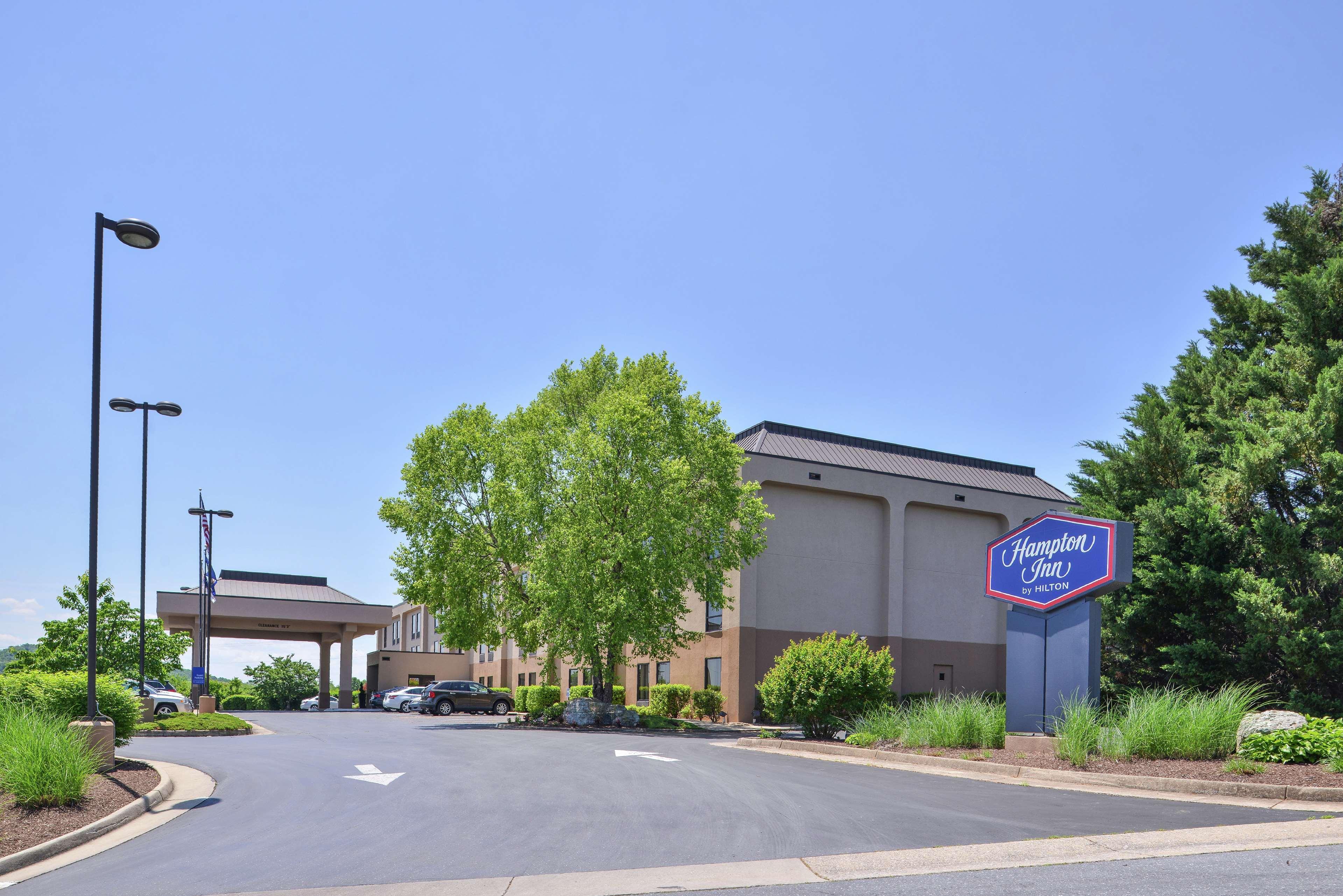 Hampton Inn Staunton Eksteriør bilde