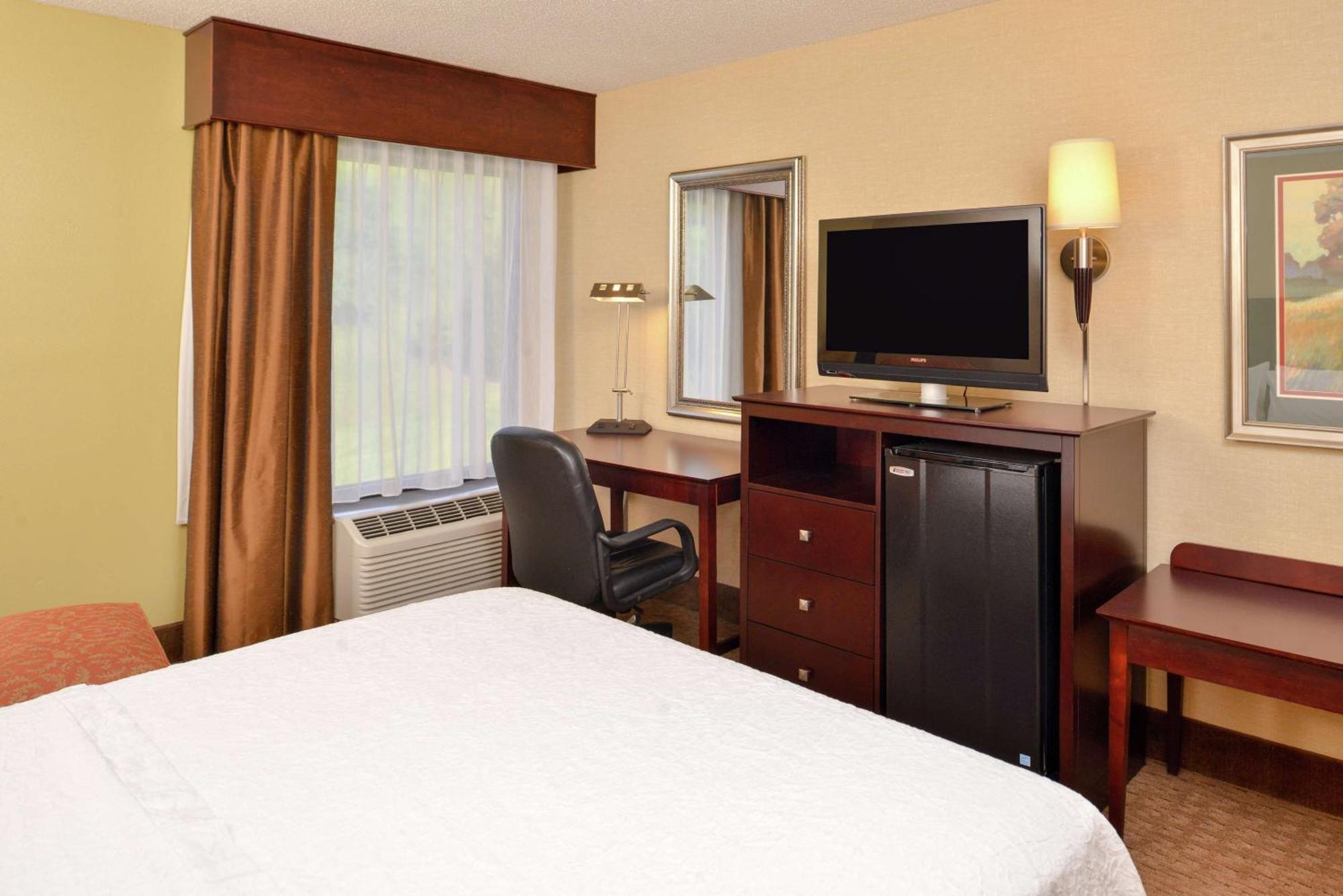 Hampton Inn Staunton Eksteriør bilde