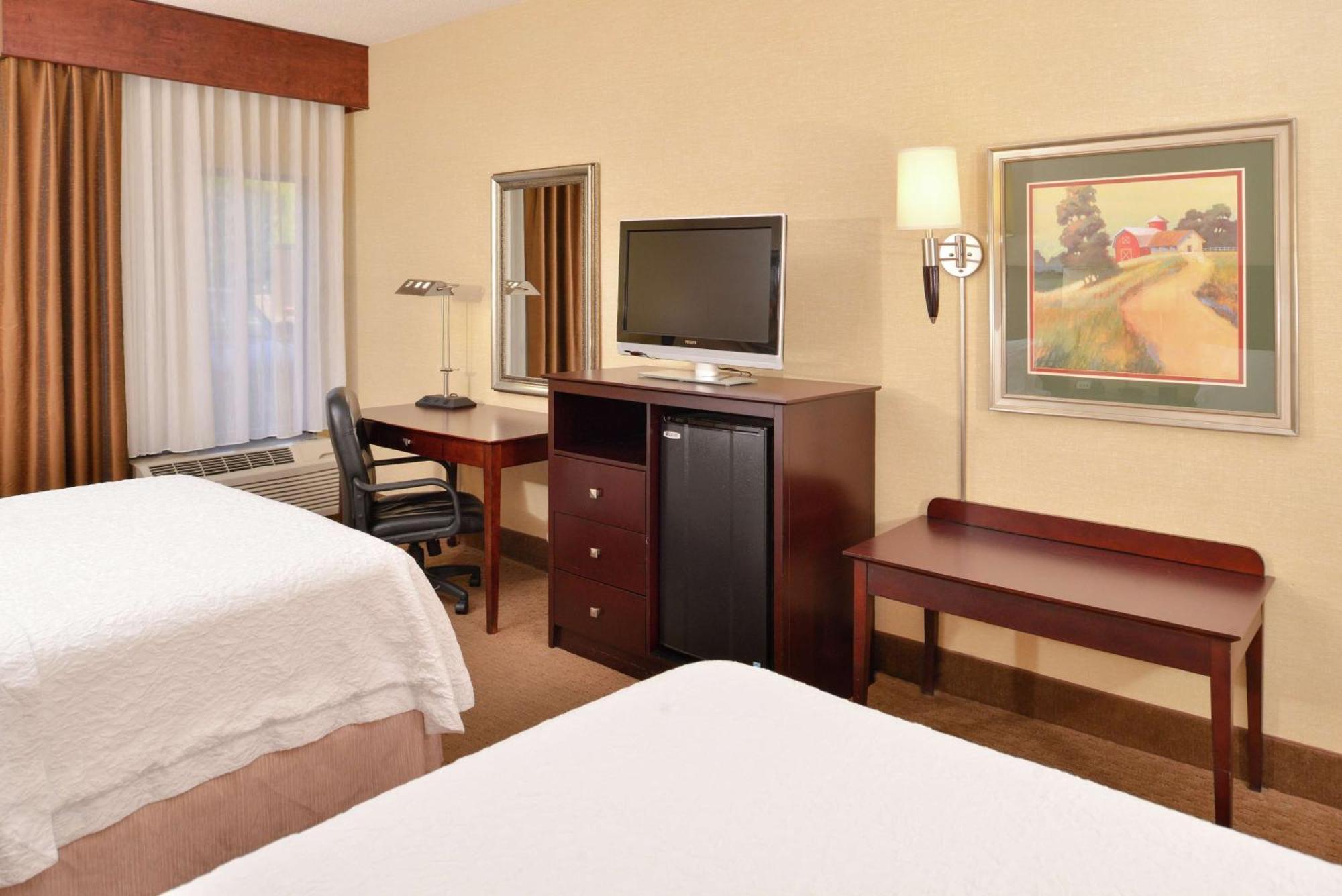 Hampton Inn Staunton Eksteriør bilde