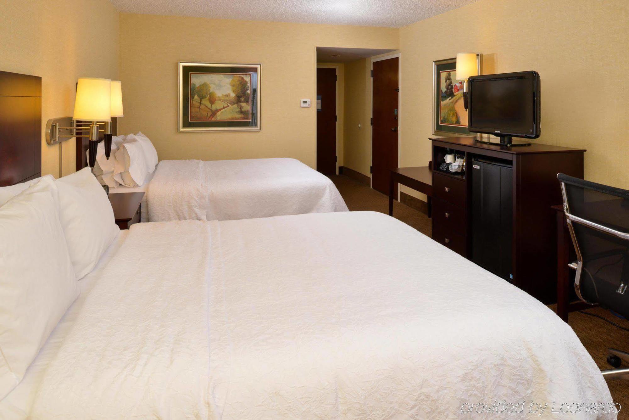 Hampton Inn Staunton Eksteriør bilde