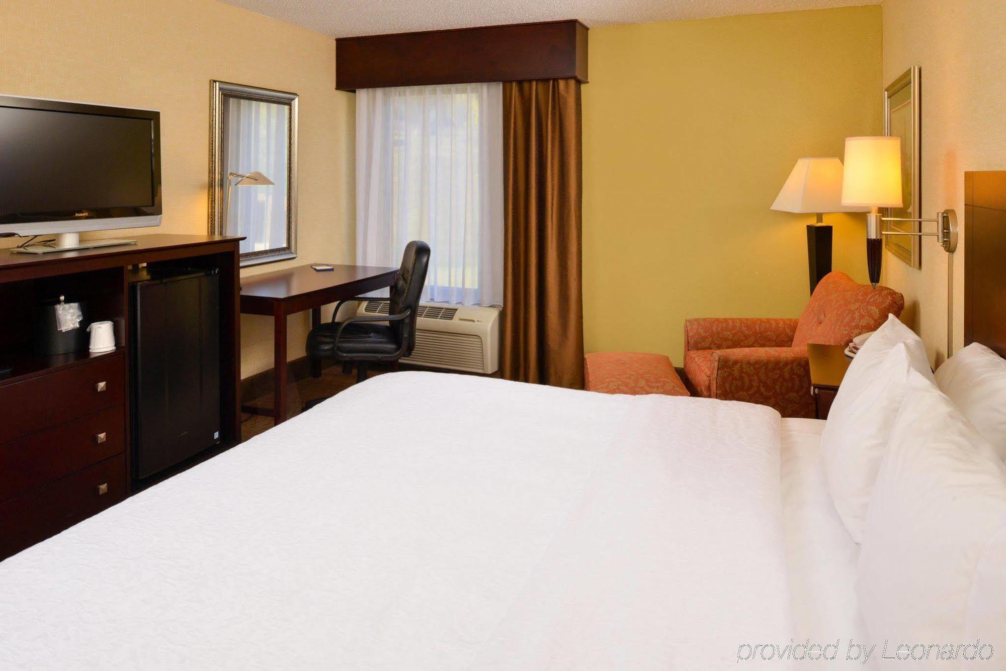 Hampton Inn Staunton Eksteriør bilde